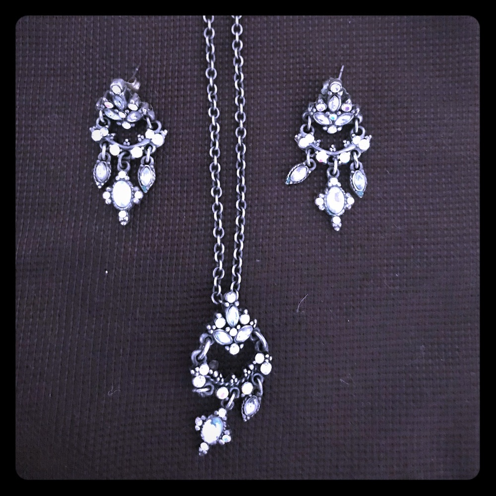 Earring and necklace set